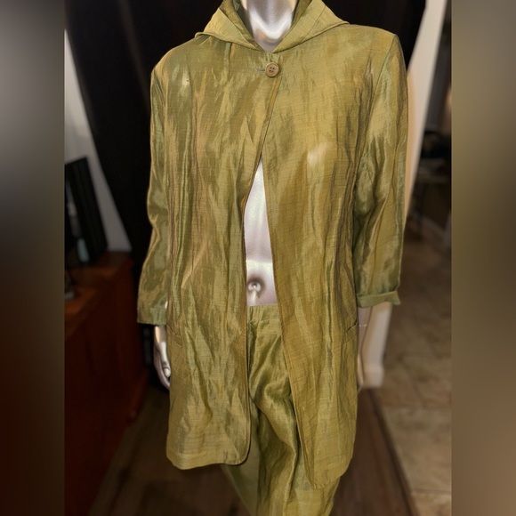 Marisa Minicucci 2 Piece Light Weight Suit - Picture 1 of 9